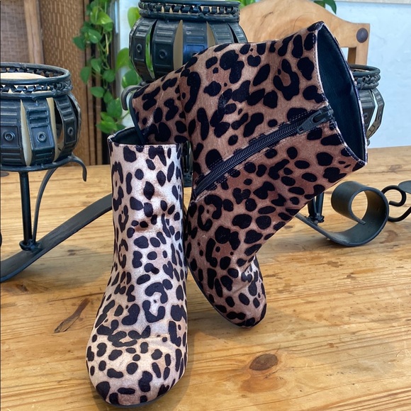 🎉 FANTASTIC ‼️ A NEW DAY CHEETAH ANKLE BOOTS‼️ - Picture 1 of 12